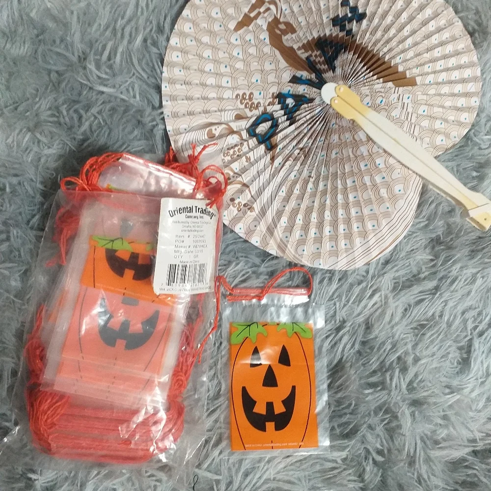 1/2 off ⛵ Mini Halloween Bags and free fan